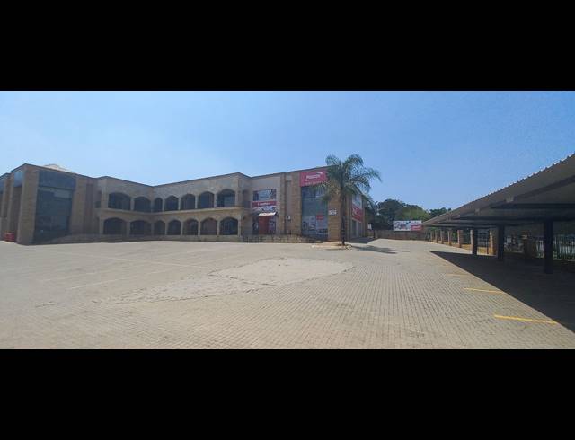2,618M² BUSINESS CENTRE TO LET IN STRIJDOMPARK